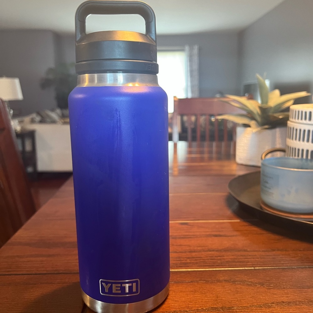 Yeti 36oz water bottle